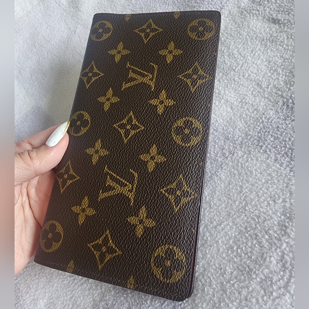 Authentic Louis Vuitton Monogram bi fold wallet - Picture 3 of 12